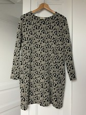 Robe évasée manches longues T M « Essence » beige/noire encolure ronde