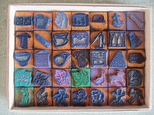 SERIE DE 35 TAMPONS D'ECOLE ANCIENS : ENFANTS ANIMAUX OBJETS QUOTIDIEN ET PLANTE