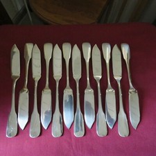 12 couteaux a poisson en  métal argenté ercuis saint hilaire modèle vieux paris