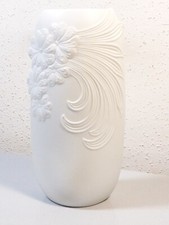 Vase vintage blanc Kaiser numéro 739/2 Bisque Porcelaine, Vase Floral par M.Frey