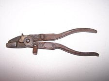 Outil Ancien  Pince à Avoyer