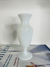 VASE signé SEVRES En Opaline