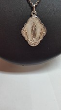 Ancien collier et pendentif, médaille religieuse, en argent massif