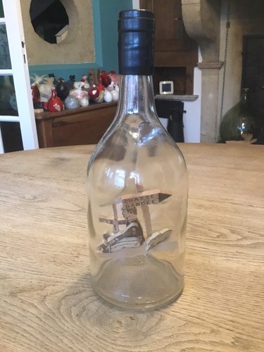 Bouteille avec décor - , bois