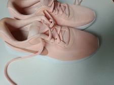 NIKE baskets running tanjun 37,5