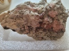 Fluorite fluorine rose sur