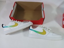 Chaussures Baskets Nike Court