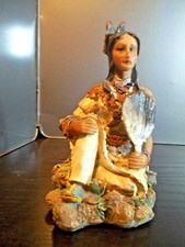 FIGURINE.  SQUAW AMÉRINDIENNE ASSISE AVEC ÉVENTAIL À PLUMES. INDIENS. USA.