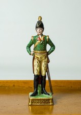 Figurine porcelaine signée