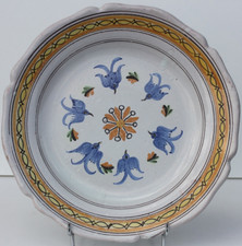 PLAT EN FAIENCE DE NEVERS - XIXème - MOTIF AUX HIRONDELLES - D. 32,5 cm - 1360 g