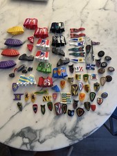 LOT MOYEN AGE PLAYMOBIL VINTAGE ARMURE TOURNOI POUR CHEVAUX DRAPEAU BOUCLIER + +