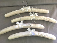 CINTRES EN SATIN REMBOURRES pour vêtements fragiles LOT DE 4