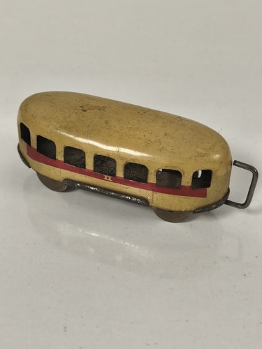 Ancien petit wagon - en, tôle