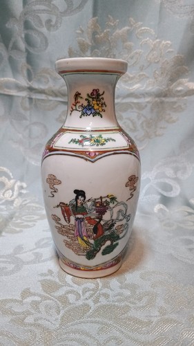 Joli vase chinois peint la - vase,