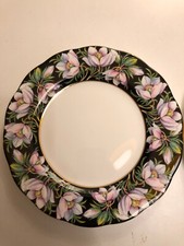 🐈‍⬛superbe  assiette  Royal Albert porcelaine anglaise