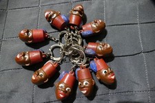 PORTE CLES BANANIA   LOT DE 10  EN TRES BON ETAT  COMME NEUFS