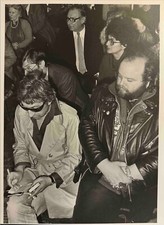 Serge GAINSBOURG achète La