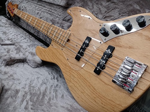 Guitare basse électrique
