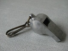 Ancien sifflet en alu avec