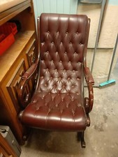 Rockingchair marron grena en cuir veritable en tres bon etat 