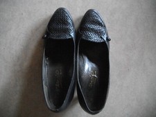 jolies chaussures noir tout cuir tressées dessus talonsP39 tbe DrARNOLD coûteuse