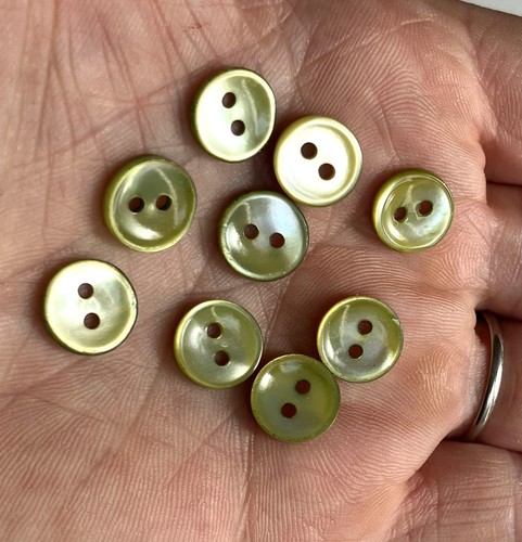 Lot petits boutons - de,