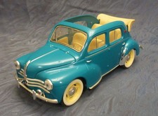 Voiture miniature au 1/17: RENAULT 4CV  découvrable repeinte de Solido, en B.O.