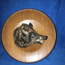 Assiette décorative trophée sanglier bois résine ERREF France vintage 1970