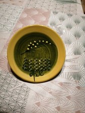 Gratte ail artisanal vert et jaune 11.5cm de diamètre peint à la main