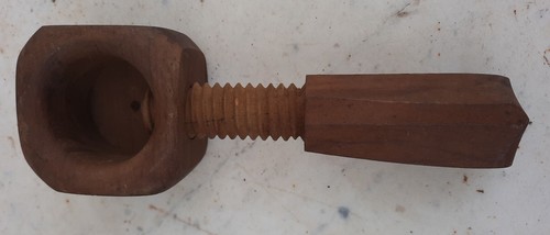 Casse noix vis bois - casse-noix,