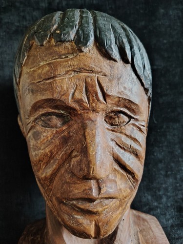 Joli buste bois sculpté - en,