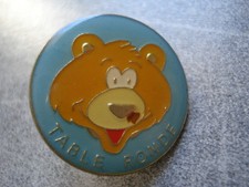 PINS TABLE RONDE BD OURS