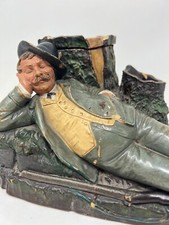 Pot a Tabac Le Chasseur Endormis Terre de Pipe Peinte  Tobacco jar Vers 1900