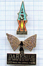 Lot de 2 Pin's cinéma fantastique AVORIAZ / DARKSIDE Les Contes de la nuit noire