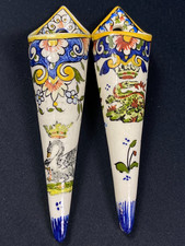 Deux bouquetière murales en