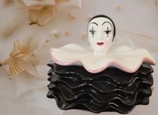 Boîte ou bonbonnière en faïence Pierrot, vintage seventies