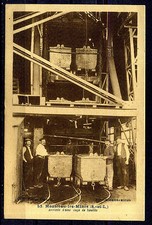MINE MONTCEAU LES MINES . ARRIVEE D'UNE CAGE DE CHARBON ( les deux étages )