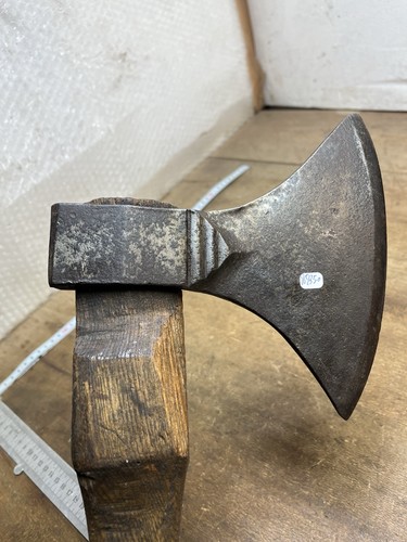 Hache droitier outil ancien - hache,