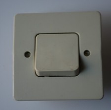 interrupteur poussoir  NEPTUNE 2 LEGRAND (beige)