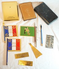 Lot d'insignes drapeaux métalliques militaires et divers BOU25PAR027