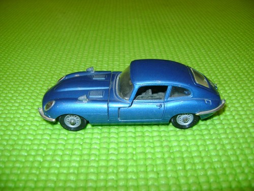 Corgi toys 335 jaguar - toys,