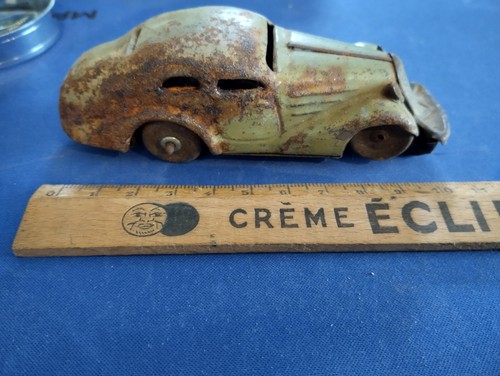 Voiture miniature ancienne - miniature,