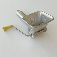 Ancienne moulinette MOULI