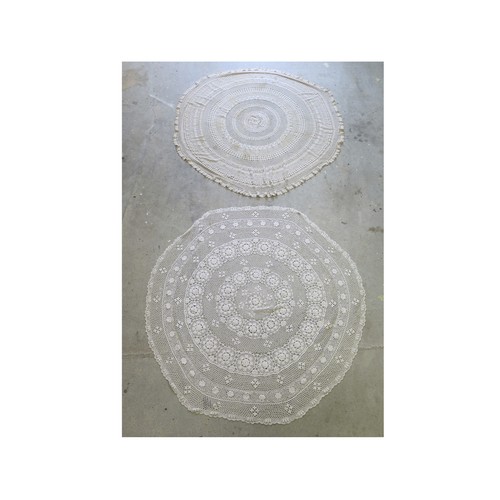 Deux nappes rondes crochet - rondes, en