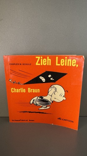 Vtg peanuts book paperback - peanuts, in