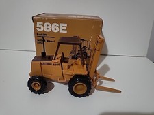 Chariot élévateur CASE 586E Echelle 1/35 CONRAD