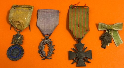Lot médailles de guerre - de,