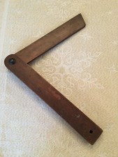 Ancienne Equerre en bois