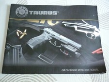 RARE CATALOGUE ARME DE POING /  TAURUS