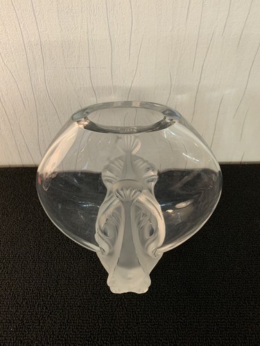 Grand vase moulé - , en